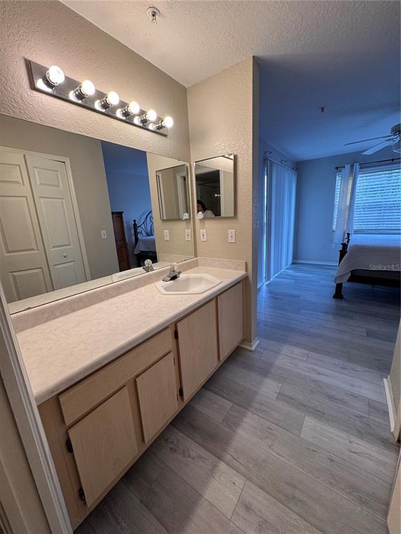 Building Photo - 13815 Fairway Island Dr