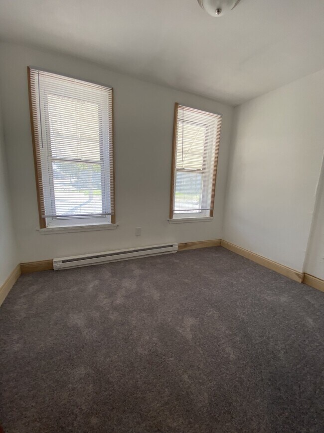 Building Photo - Renovated 1 bedroom Apartment for Rent