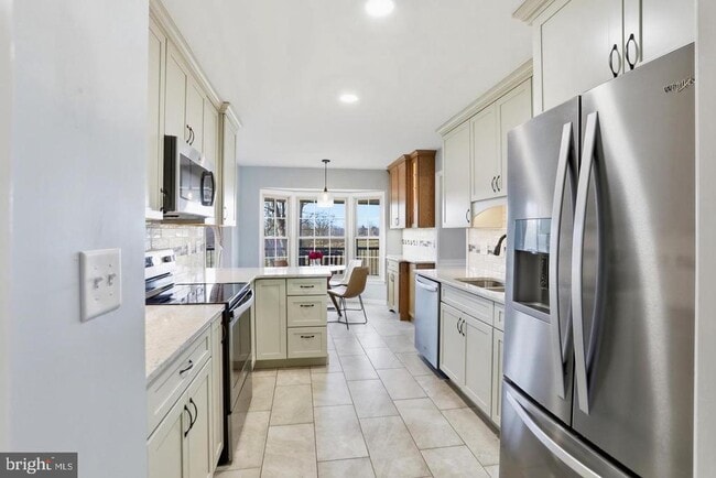 Building Photo - 4708 SUMMIT Rd