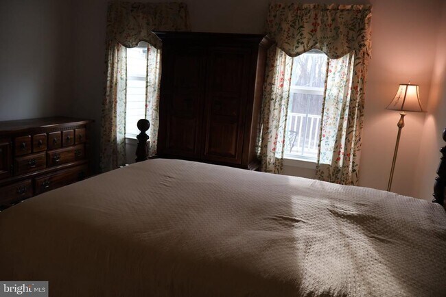 Building Photo - 659 Thomas Penn Dr