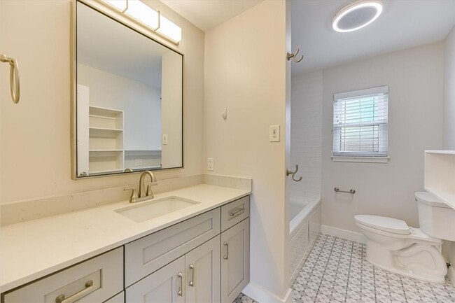 Building Photo - 1201 Dailey St