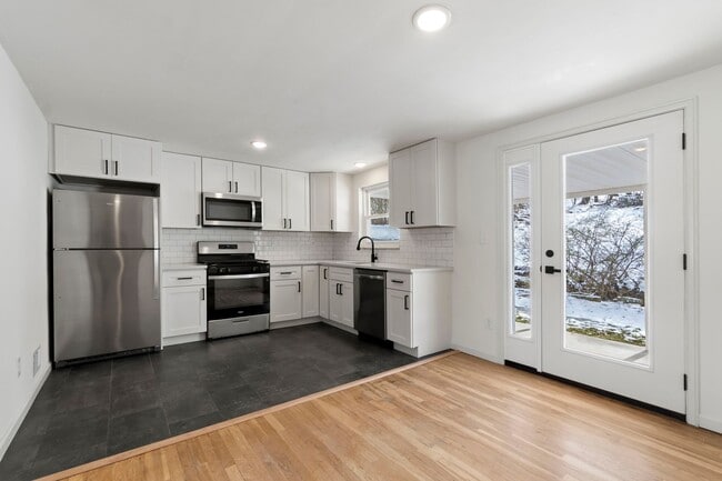 Building Photo - READY NOW! Fully RENOVATED 4 bedroom on a CUL-DE-SAC in MONROEVILLE!