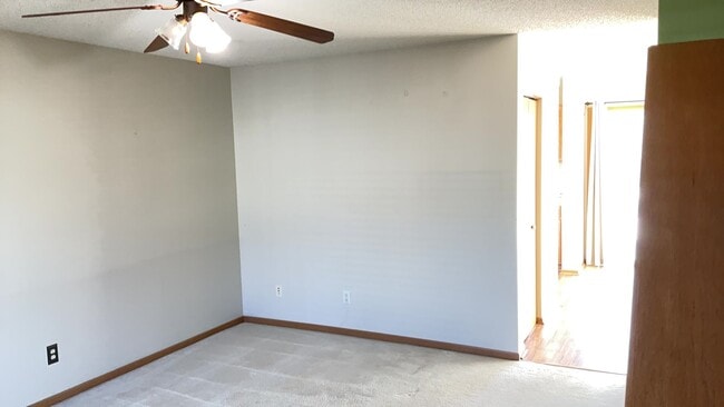 Building Photo - 2 Bed Apple Valley Townhome available 4/1/26!