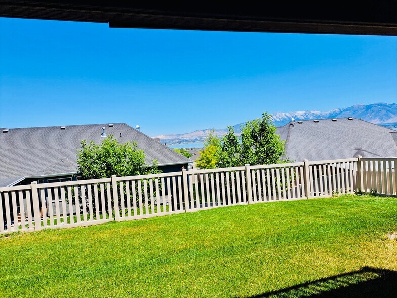 Building Photo - 334 W Shadow Ridge Dr