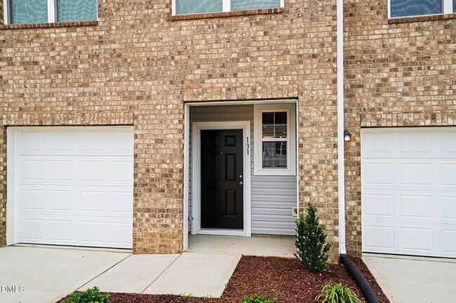Building Photo - 131 S Meyers Ct