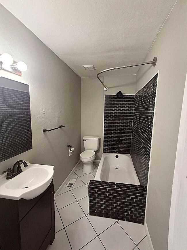 Building Photo - ALL PROSPECTIVE TENANTS MUST SUBMIT A $58 NON-REFUNDABLE APPLICATION FEE PER APPLICANT ONLINE AND...