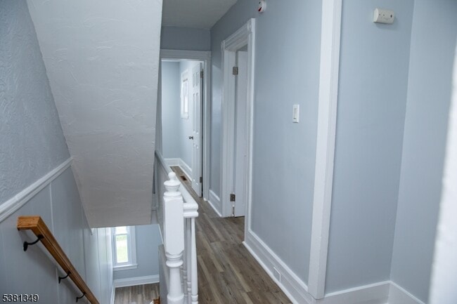 Building Photo - 8 Woodside Ave