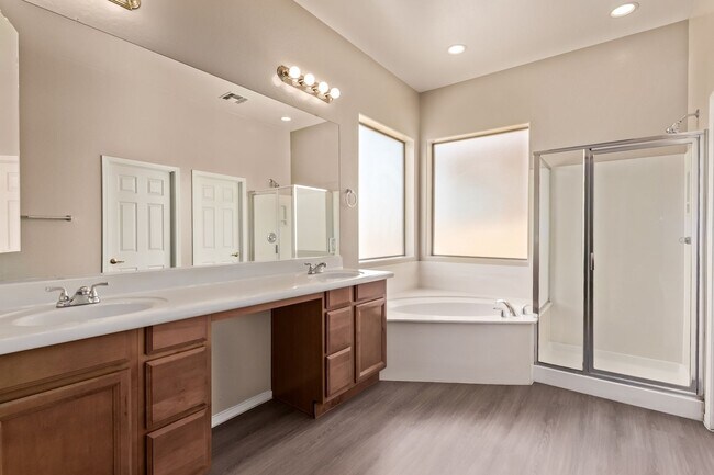 Building Photo - Single Story Large open floor plan home