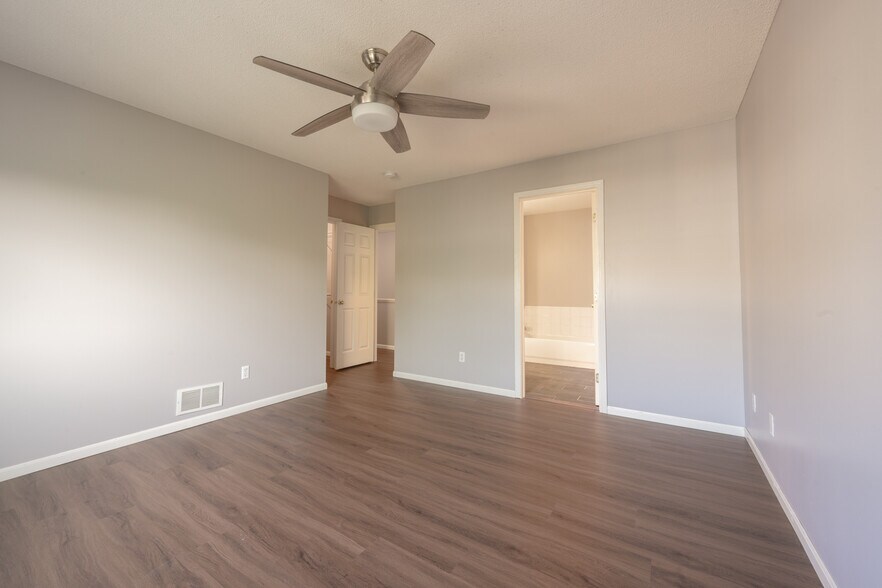 Building Photo - 7883 Autumn Ridge Avenue