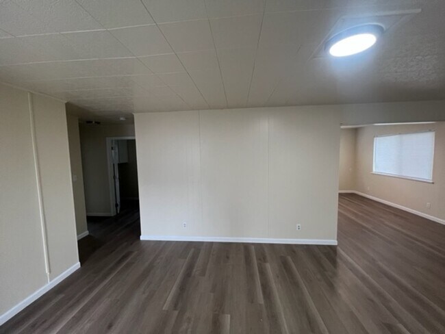 Building Photo - Single Level Home w/ Open Floor Plan