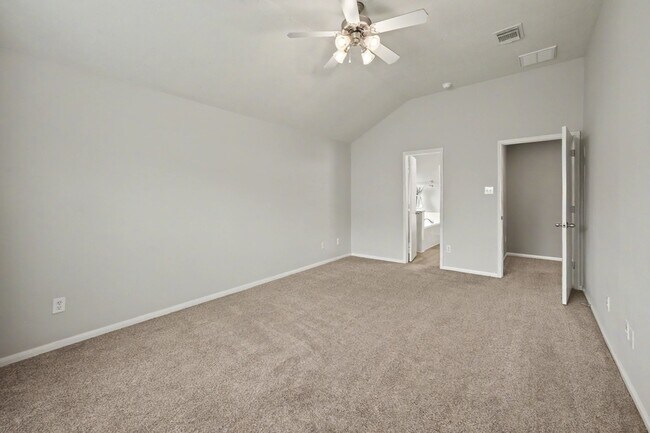 Building Photo - 10235 Mills Run Dr