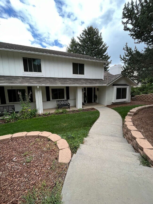 Building Photo - 10739 E Crestridge Cir