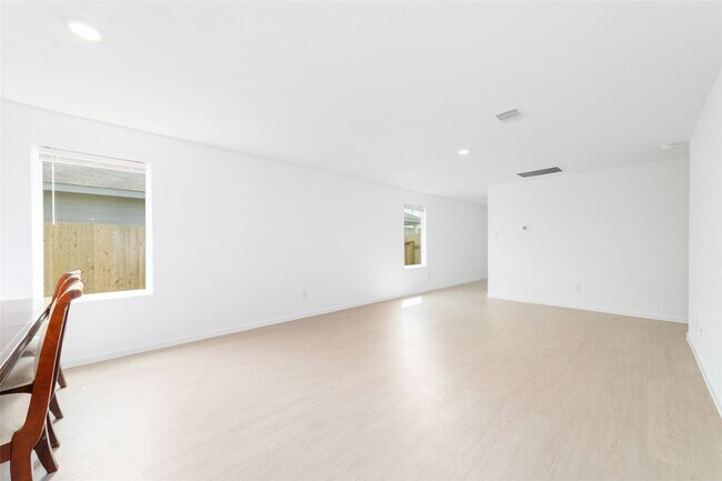 Building Photo - 12410 Mountain Daisy Rd