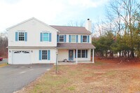 Building Photo - Lovely 4BD / 2 Bath High Ranch