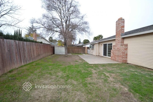 Building Photo - 7401 Blackthorne Way
