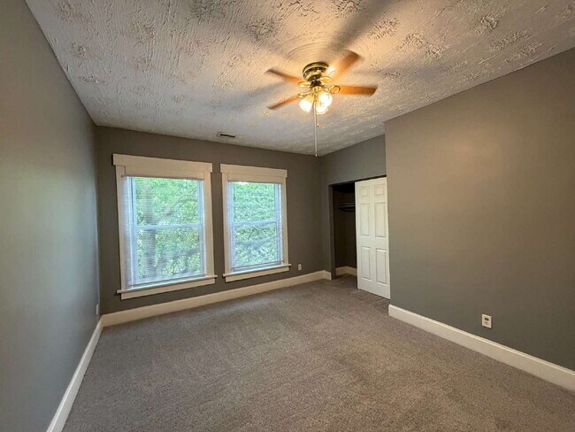 Building Photo - 2564 Deming Ave