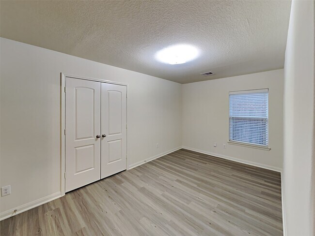 Building Photo - 22718 Klingamans Wy