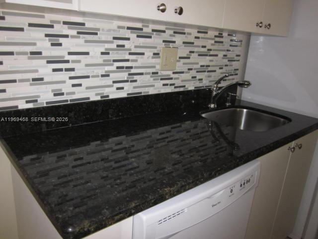 Building Photo - 10738 N Kendall Dr