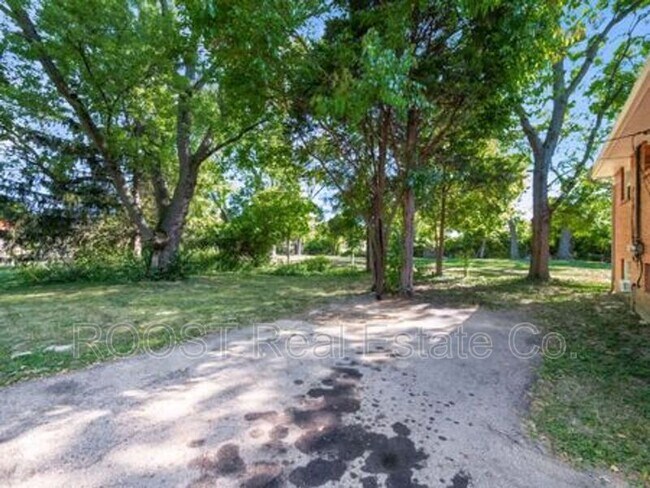 Building Photo - 780 Moon Rd