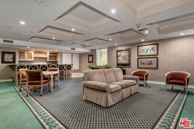 Building Photo - 430 N Oakhurst Dr