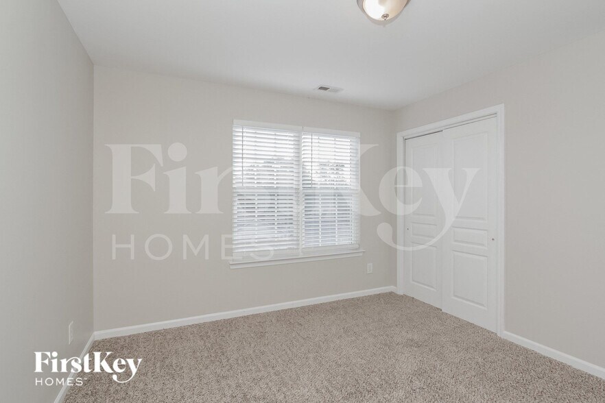 Building Photo - 9220 Ducati Ln