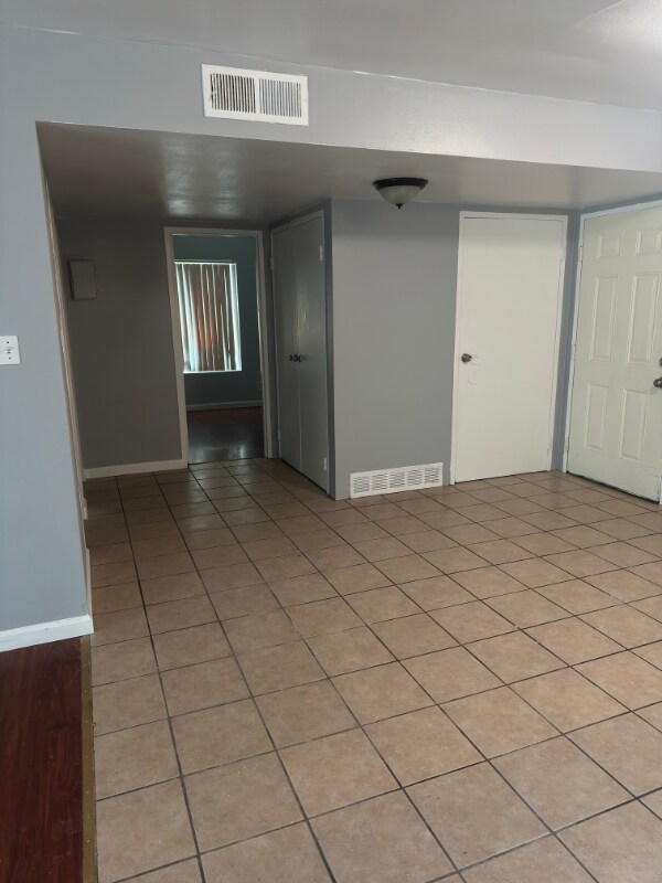 Building Photo - 1025 N Madison St