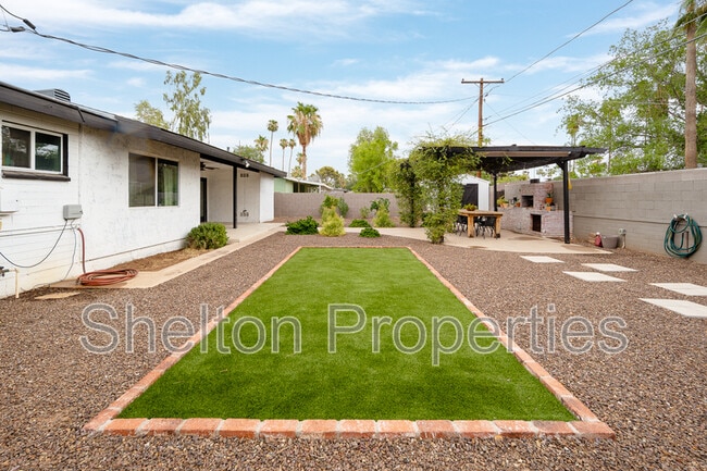 Building Photo - 1731 W Highland Ave