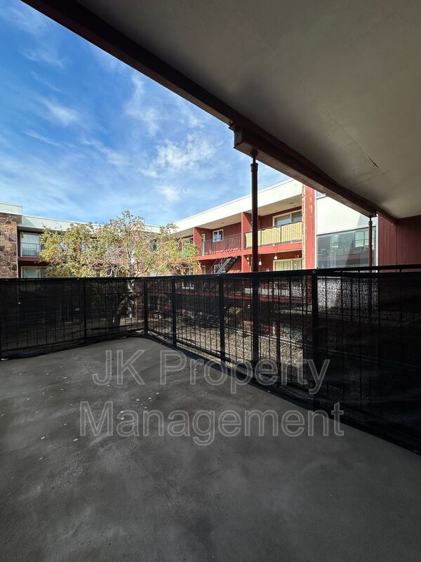 Building Photo - 2300 14th Ave S