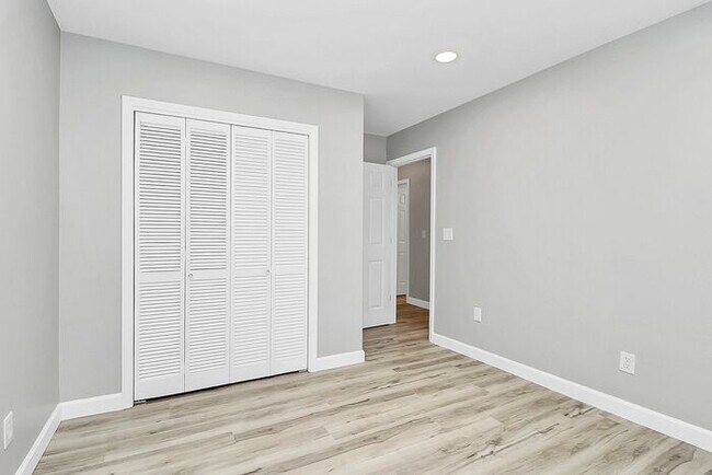 Building Photo - Charmingly Updated 3BD/2BA Ranch Home in Birnam Woods!