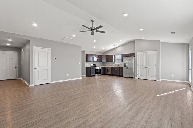 Building Photo - 332 Pageant Dr