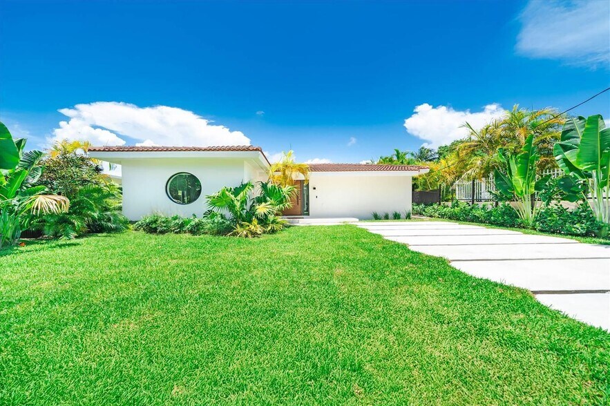 Building Photo - 7610 Bayside Ln