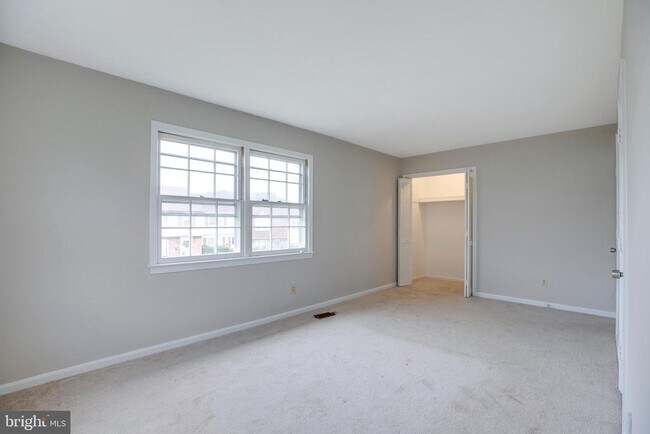 Building Photo - 322 Clay St