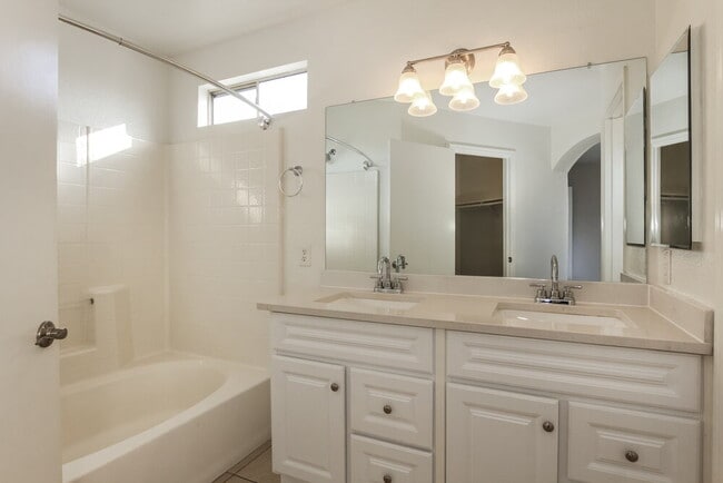 Building Photo - 11322 W Loren Ln