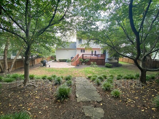 Building Photo - 20 Boulder Dr