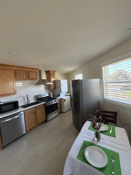 Building Photo - 9502 Hatillo Ave