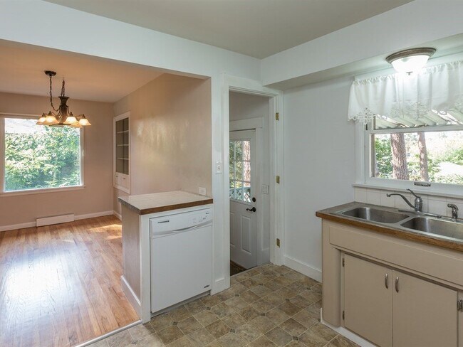 Building Photo - 4821 N Greenwood Blvd