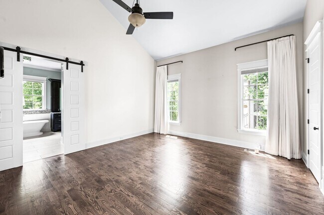 Building Photo - Stunning 5BE/4.5BA home nestled in the hig...