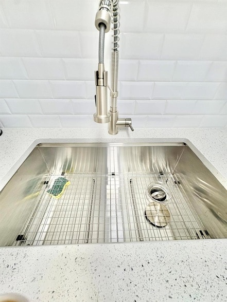 Building Photo - 47 Salisbury B