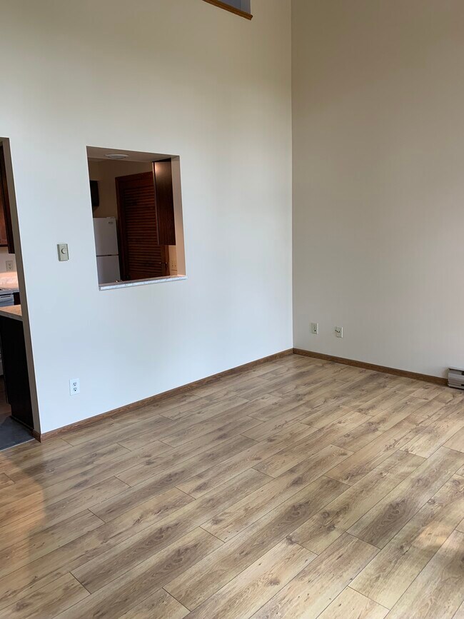 Living Room - 317 River St