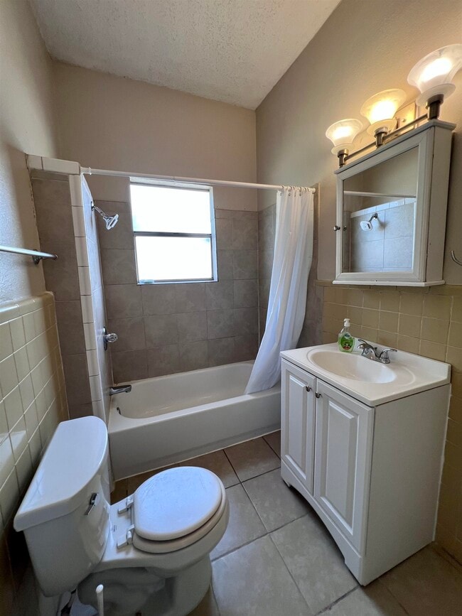 Building Photo - 2016 Rosario St