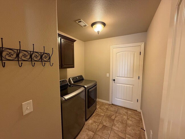 Building Photo - 2399 N Silk Rose Ave