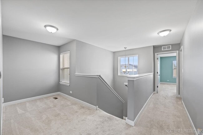 Building Photo - 450 Majestic Ln