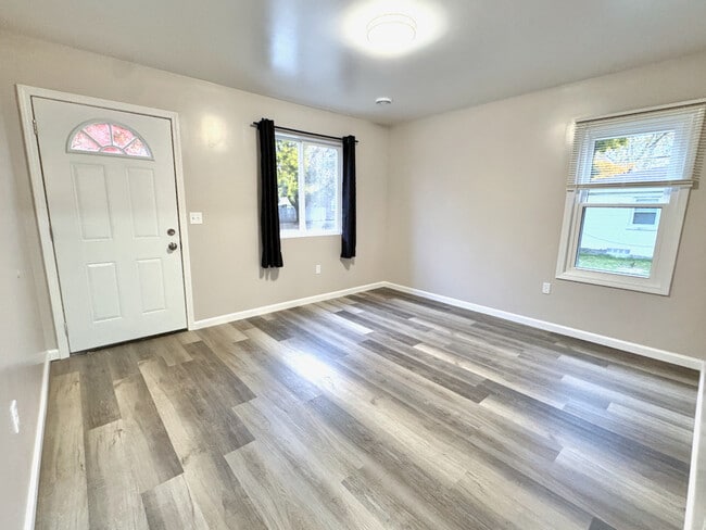 Building Photo - 8424 Jackson Ave