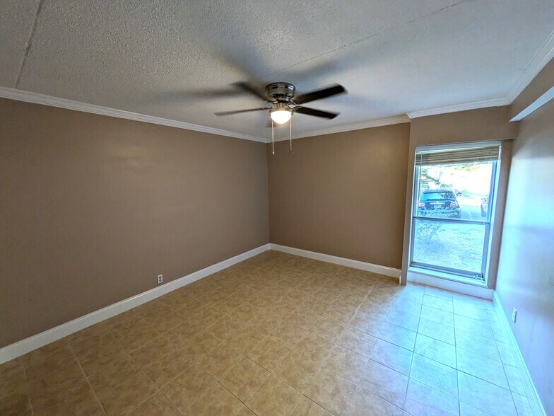 Building Photo - 8526 Madrid Ct
