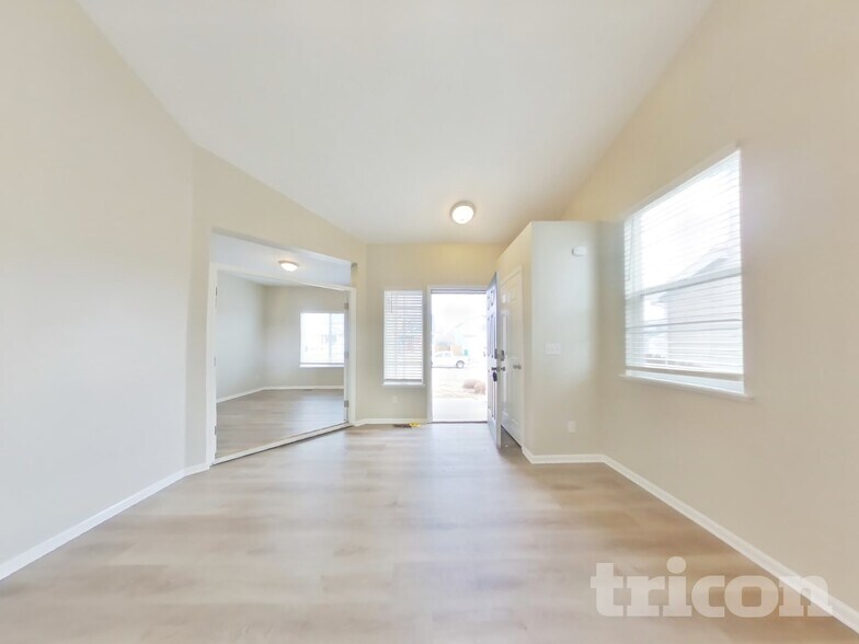 Building Photo - 565 Winebrook Way