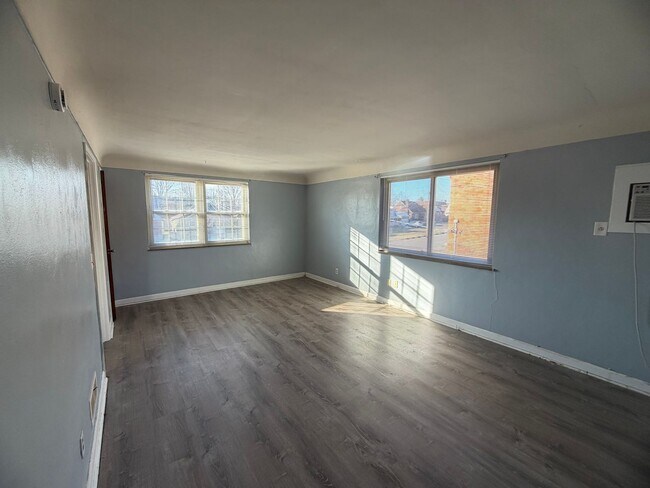 Building Photo - 3440 Robb Ave