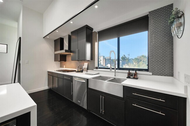 Building Photo - 1505 Colorado St