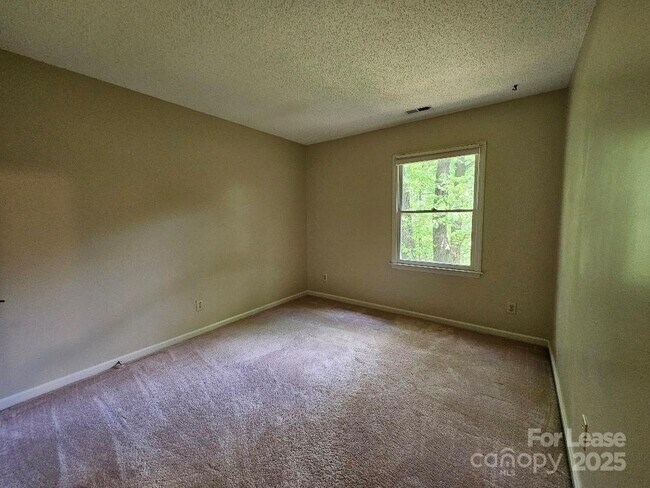 Building Photo - 4015 Brownes Ferry Rd