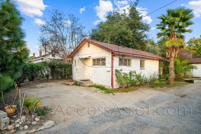 Building Photo - Comforting Charm 1 Bed / 1 Bath Home In Po...