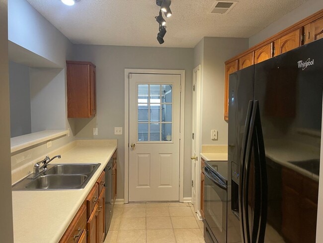 Building Photo - Leewood